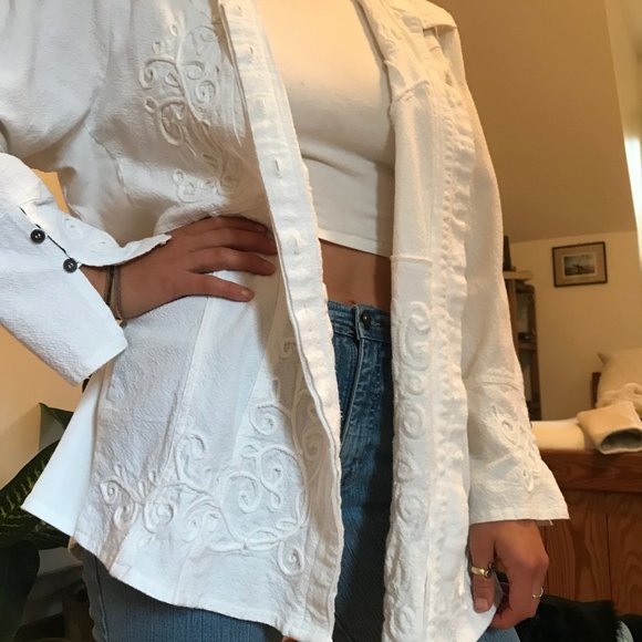 Button up Blouse with Embroidery - Picture 3 of 6